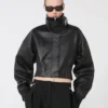 Veste courte en cuir, noire Veste courte en cuir, noire