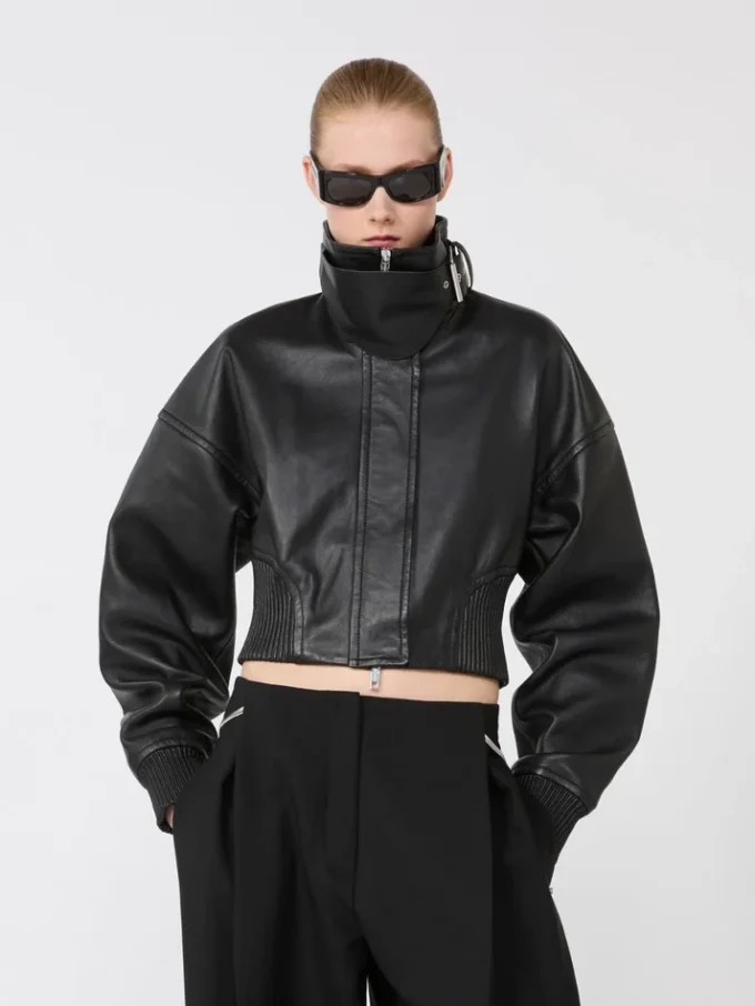 Veste courte en cuir, noire Veste courte en cuir, noire