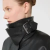 Veste courte en cuir, noire Veste courte en cuir, noire