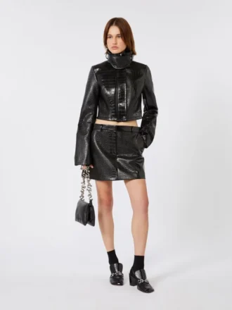 Veste courte en cuir verni à imprimé alligator, noir