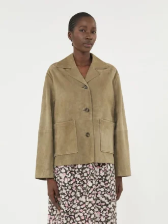 Veste courte en daim, couleur boue Veste courte en daim, couleur boue