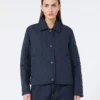 Veste courte matelassée en tissu déperlant, bleu marine Veste courte matelassée en tissu déperlant, bleu marine