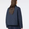 Veste courte matelassée en tissu déperlant, bleu marine Veste courte matelassée en tissu déperlant, bleu marine