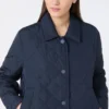 Veste courte matelassée en tissu déperlant, bleu marine Veste courte matelassée en tissu déperlant, bleu marine