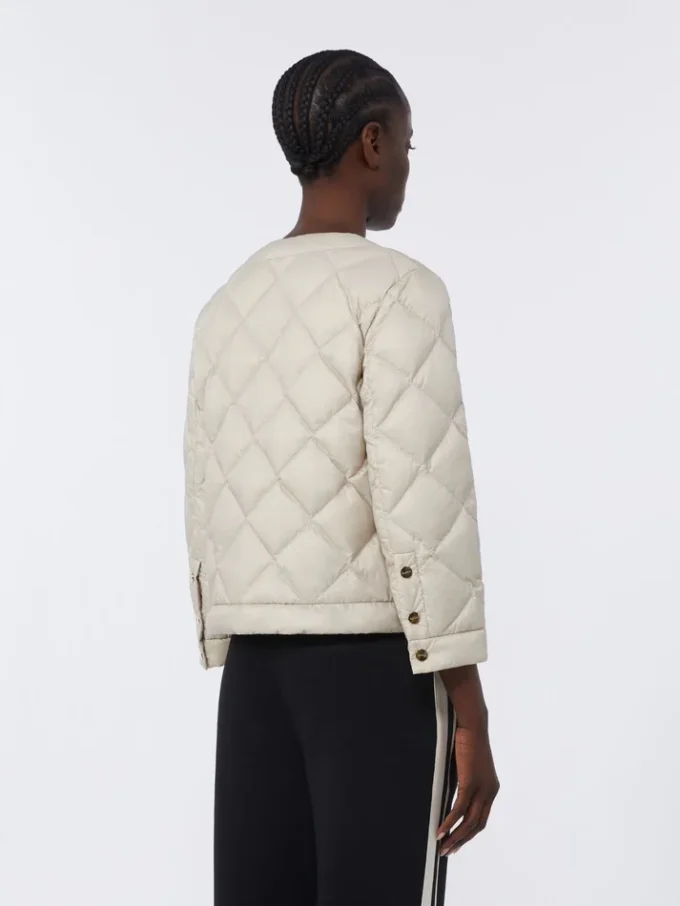 Veste courte matelassée en toile hydrofuge, couleur sable Veste courte matelassée en toile hydrofuge, couleur sable