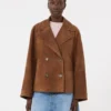 Veste en daim à double boutonnage, couleur tabac Veste en daim à double boutonnage, couleur tabac