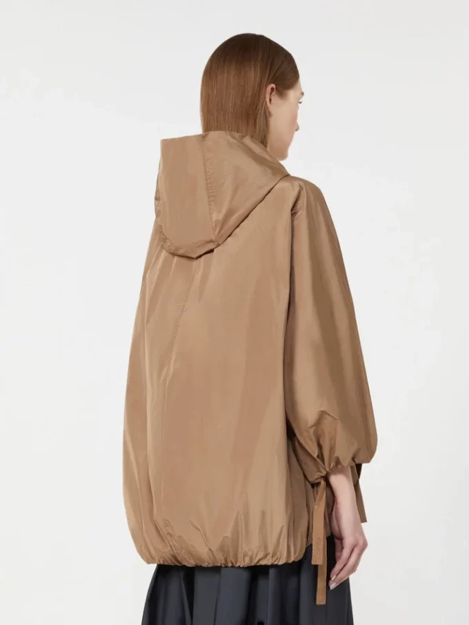 Veste en taffetas déperlant, couleur camel Veste en taffetas déperlant, couleur camel