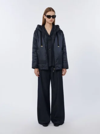veste matelasse capuche en toile dperlante bleu nuit 1 330x440 - Veste matelass&eacute;e &agrave; capuche en toile d&eacute;perlante, bleu nuit