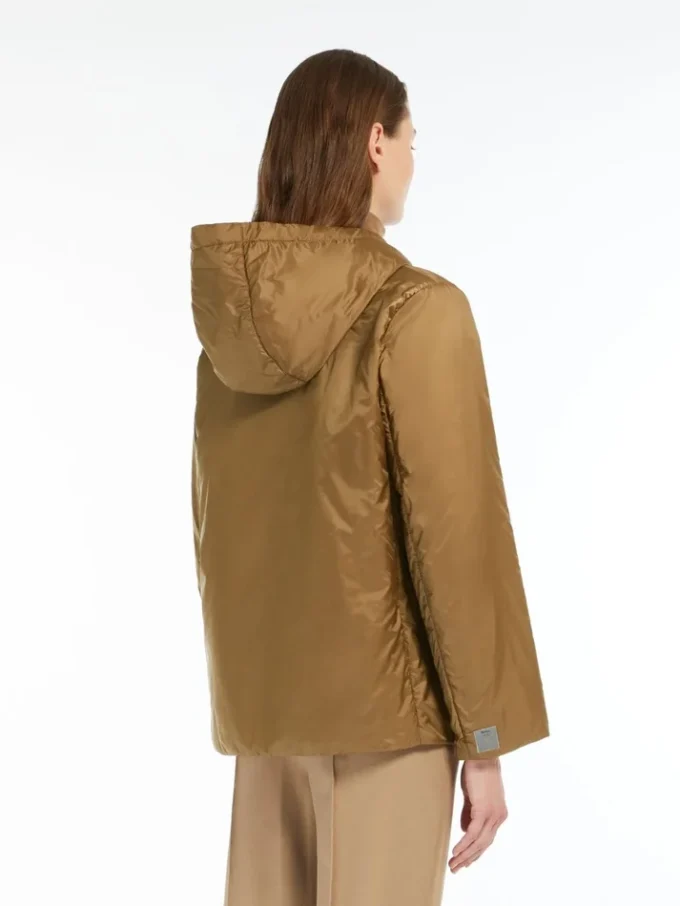 Veste matelassée à capuche hydrofuge, couleur caramel Veste matelassée à capuche hydrofuge, couleur caramel