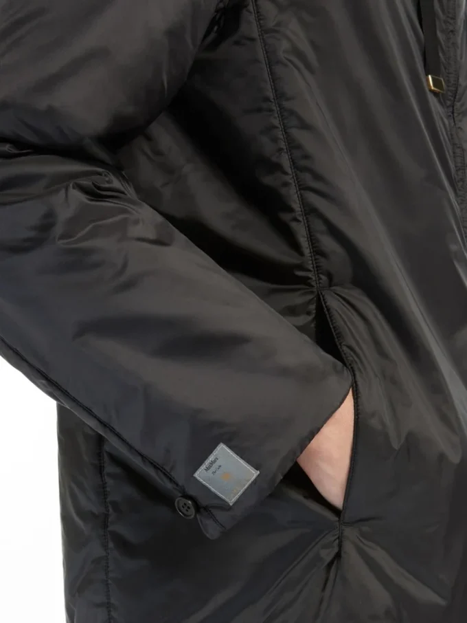 Veste matelassée à capuche hydrofuge, noire Veste matelassée à capuche hydrofuge, noire