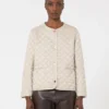 Veste matelassée en toile hydrofuge à col rond, couleur naturelle Veste matelassée en toile hydrofuge à col rond, couleur naturelle