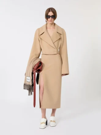 Vêtement d&rsquo;extérieur court en Pure Wool, couleur caramel