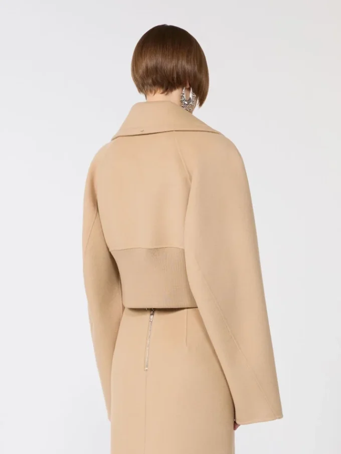 Vêtement d’extérieur court en Pure Wool, couleur caramel Vêtement d’extérieur court en Pure Wool, couleur caramel