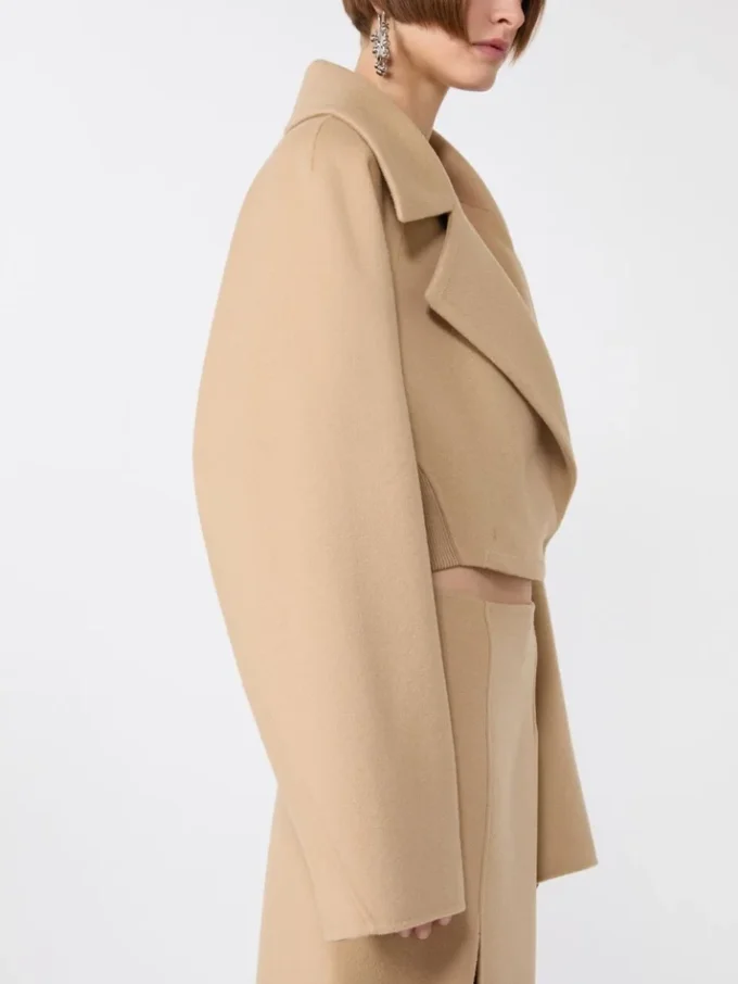 Vêtement d’extérieur court en Pure Wool, couleur caramel Vêtement d’extérieur court en Pure Wool, couleur caramel
